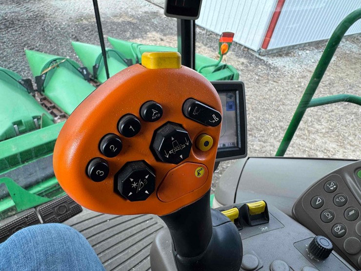 2013-john-deere-s660-image-24