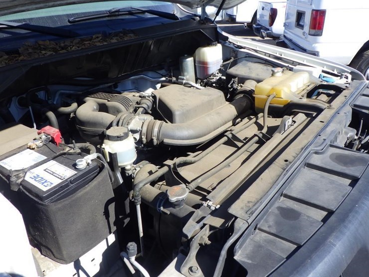 2017-nissan-nv2500-image-11