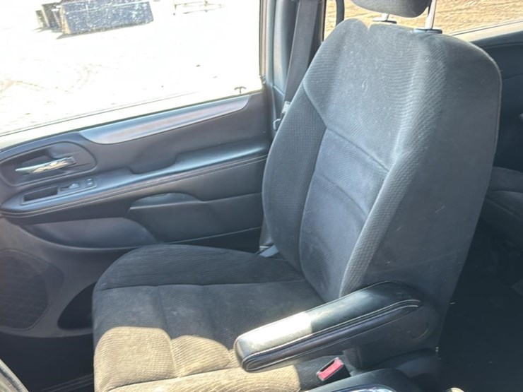 2015-dodge-grand-caravan-sxt-image-21