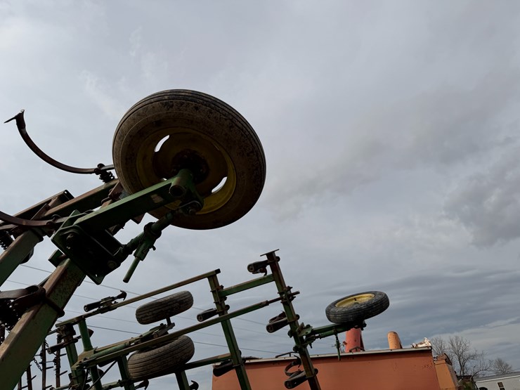 john-deere-40-image-11