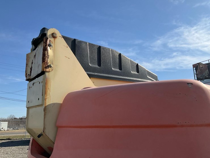 2004-jlg-600s-image-43