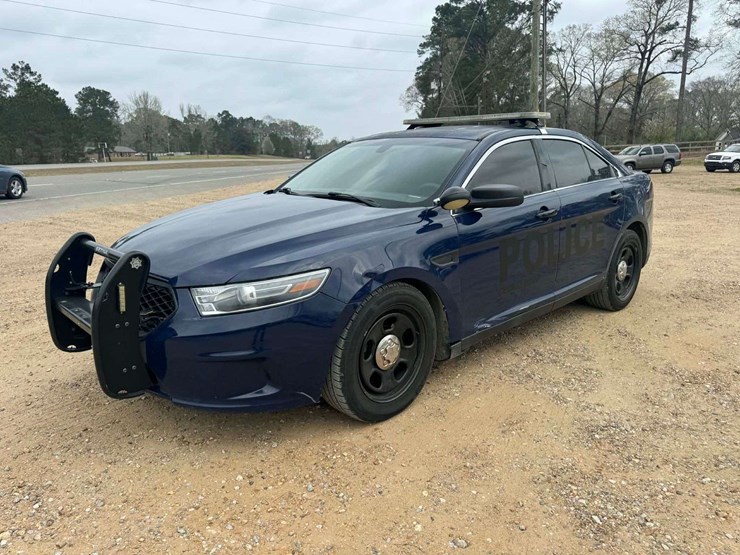 2017-ford-taurus-4-door-sedan-police-package-(132,339-miles)-image-1