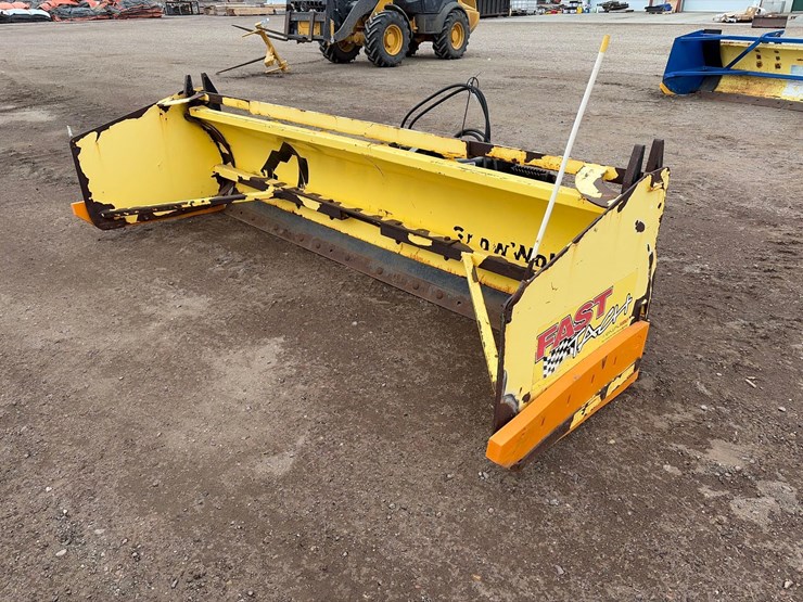 snow-wolf-fast-tach-ultra-108-quick-release-snow-pusher-image-1