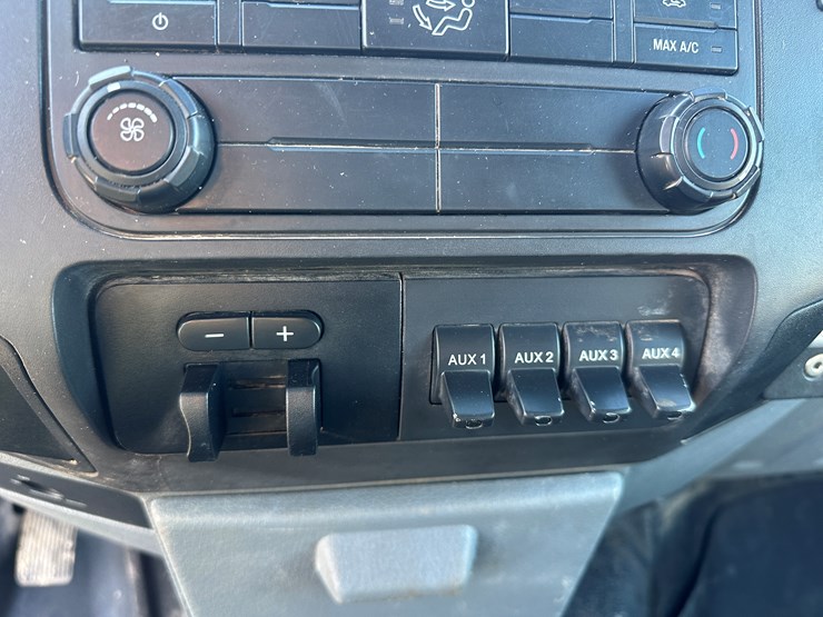 2015-ford-f350-image-39