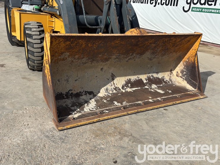 2019-deere-310l-image-18