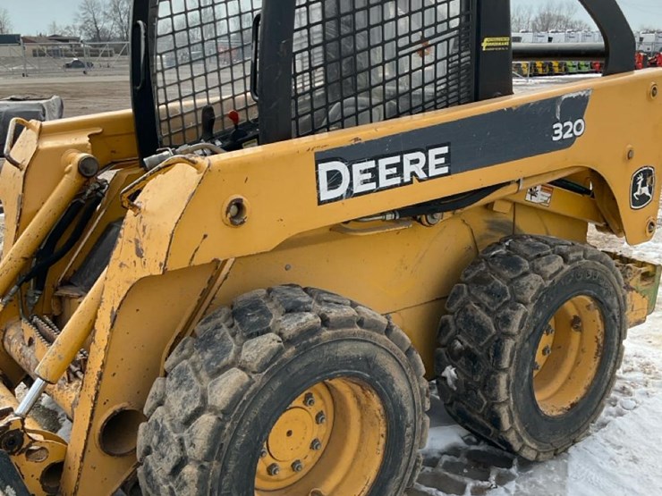 2004-john-deere-320-image-61