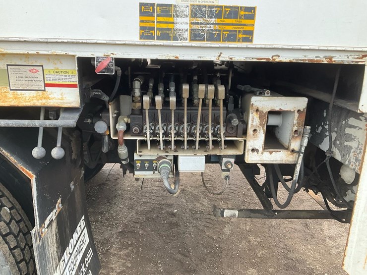 2014-international-7300-image-47