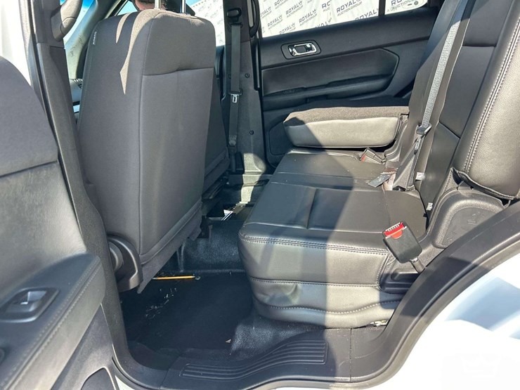 2016-ford-explorer-image-22