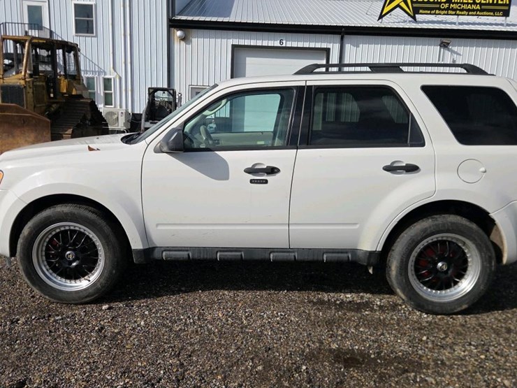 2011-ford-escape-xlt-image-2