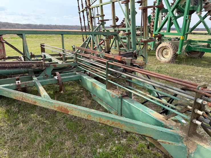 john-deere-32-image-39