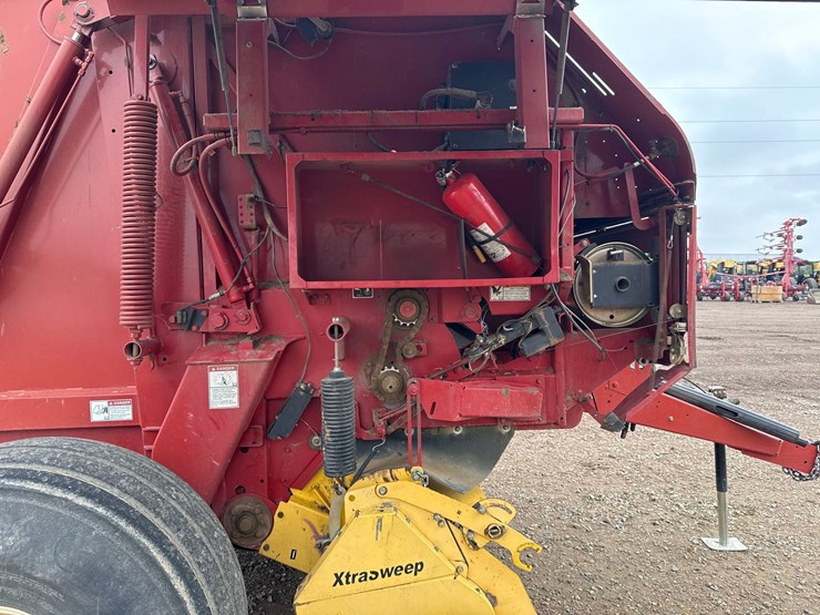 2010-new-holland-br7090-image-17