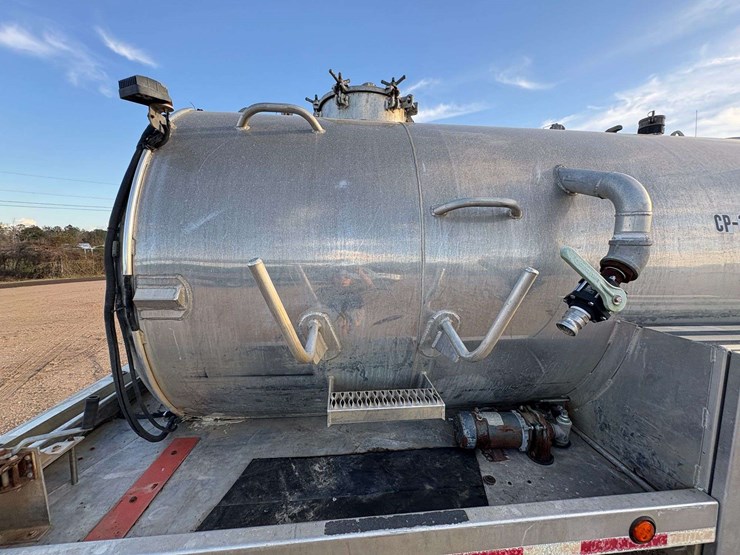 2018-hino-268a-image-34