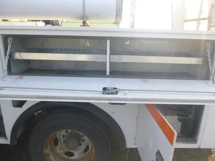 2010-ford-f550-image-19