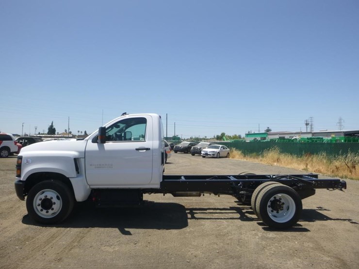 2023-chevrolet-silverado-5500hd-image-5
