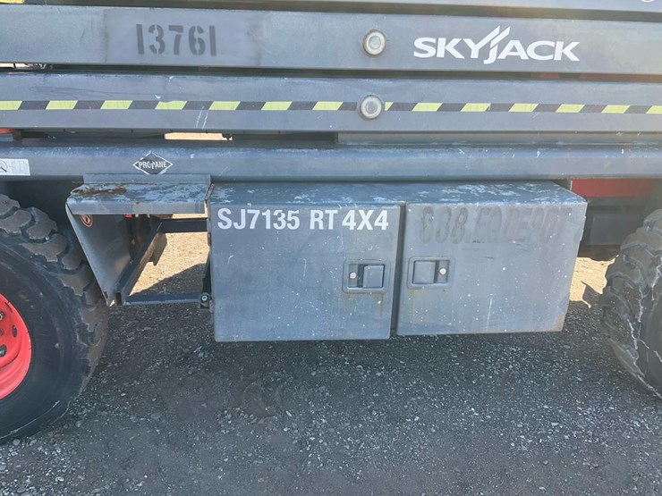 2015-skyjack-sj7135rt-image-58