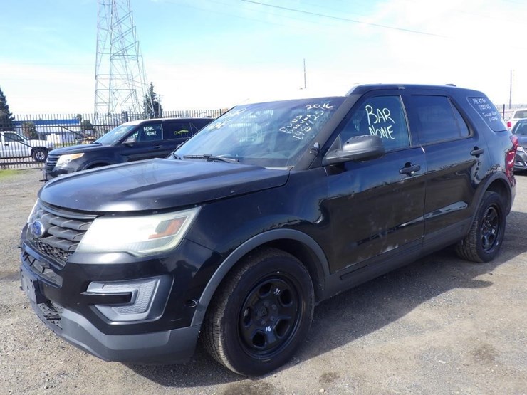 2016-ford-explorer-image-1