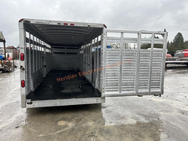 1996-featherlite-8120-image-12