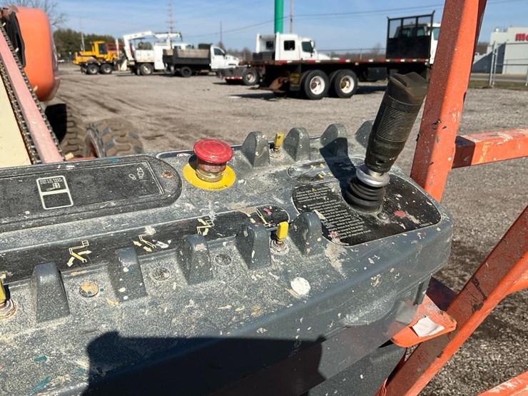 2004-jlg-600s-image-12