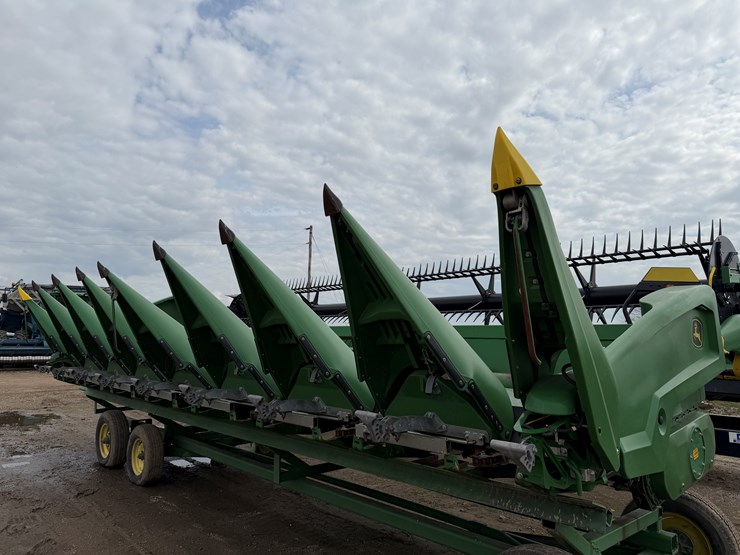 john-deere-c8r-image-2