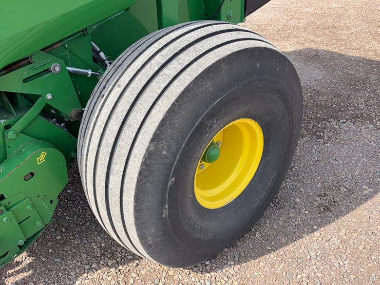 2021-john-deere-560r-image-16