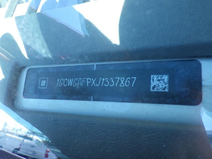 2018-chevrolet-express-2500-image-14