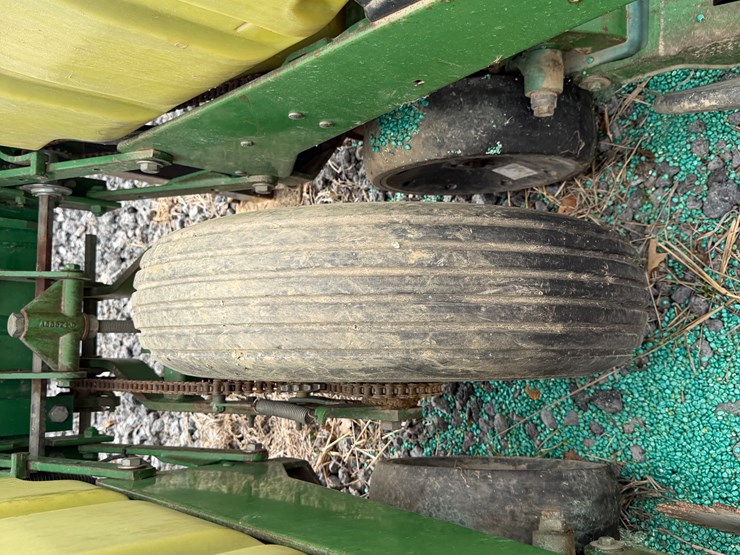 john-deere-12-image-10