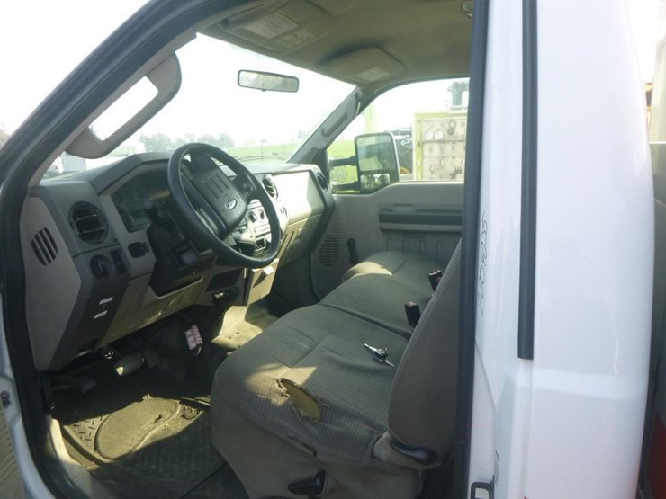 2010-ford-f550-image-11