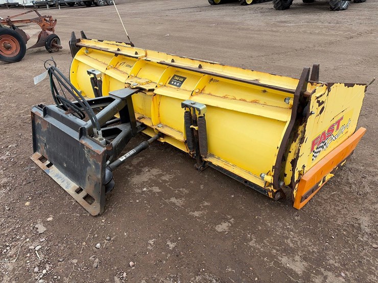 snow-wolf-fast-tach-ultra-108-quick-release-snow-pusher-image-3