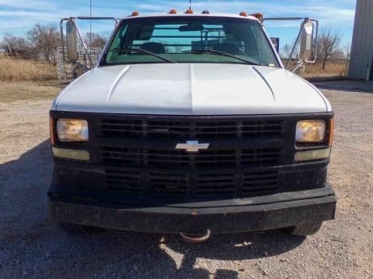2002-chevrolet-3500-image-2