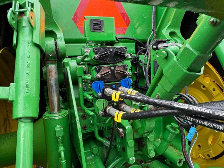 2013-john-deere-8235r-image-4