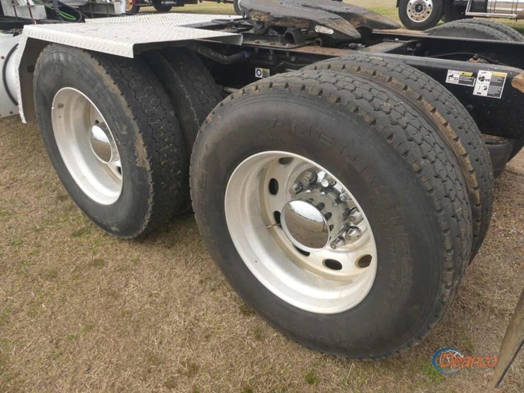 2020-peterbilt-389-image-4