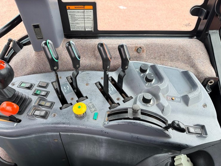 new-holland-8770-image-56