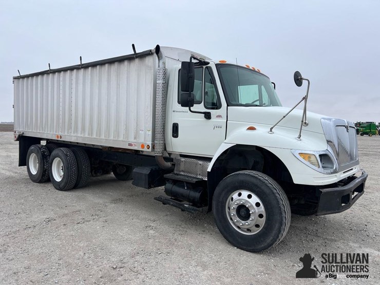2006-international-7600-image-3