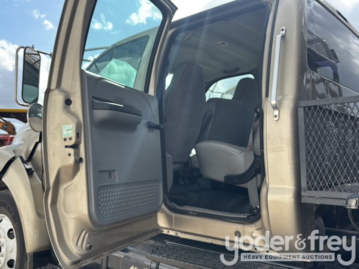 2009-ford-750-image-36