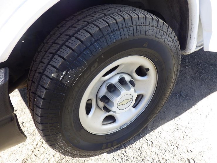 2005-chevrolet-express-2500-image-13