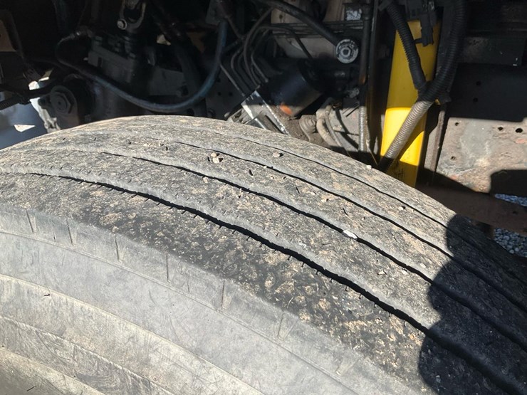 2004-gmc-topkick-image-16