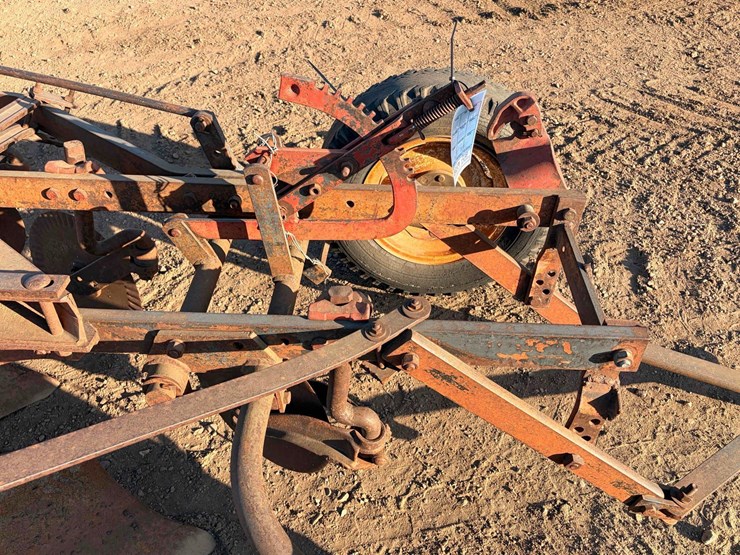 mccormick-3-bottom-plow-image-7