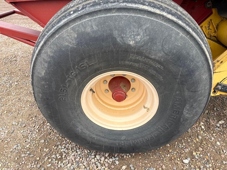 2010-new-holland-br7090-image-23