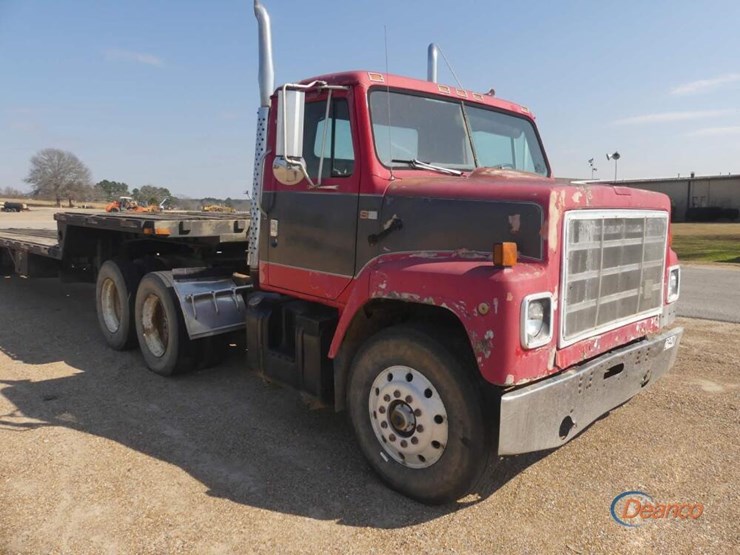 1984-international-s2200-image-1