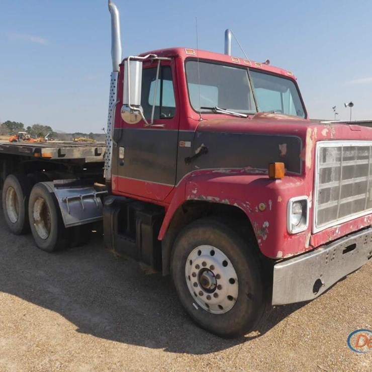 1984 INTERNATIONAL S2200