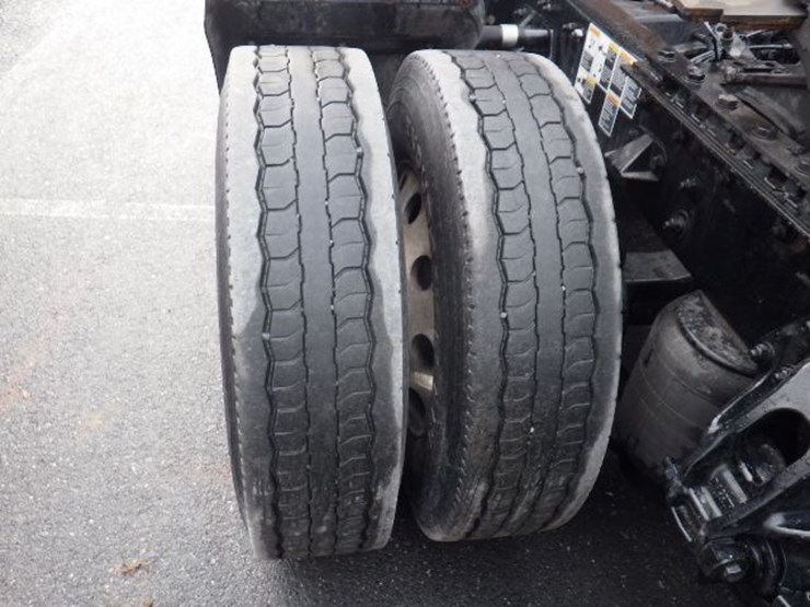 2022-kenworth-t680-image-14