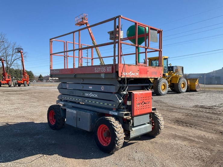 2015-skyjack-sj7135rt-image-5