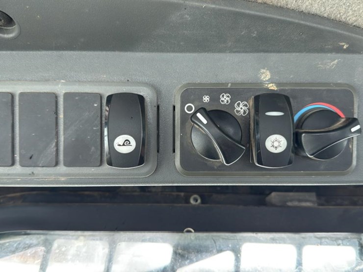 2013-caterpillar-279c-image-42