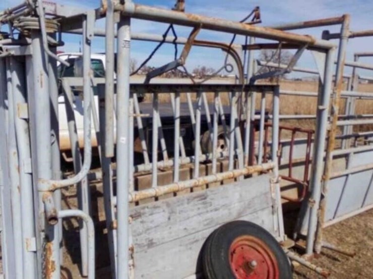 w/w-manual-cattle-chute-3-adjustable-alley-image-5