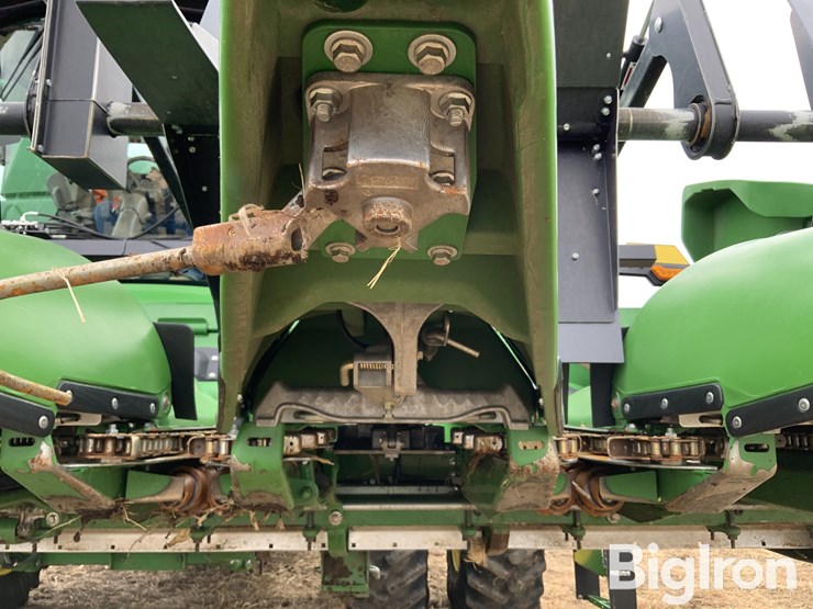 2024-john-deere-c8r-image-14