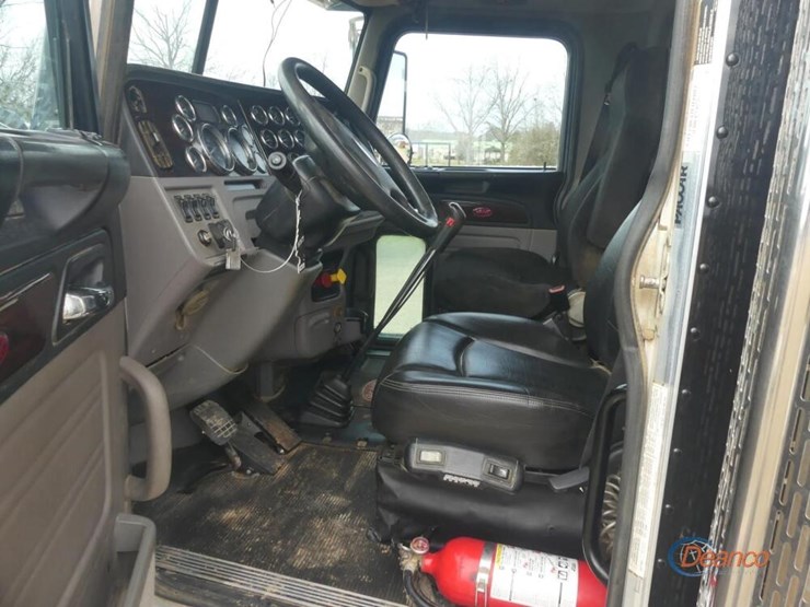 2020-peterbilt-389-image-14