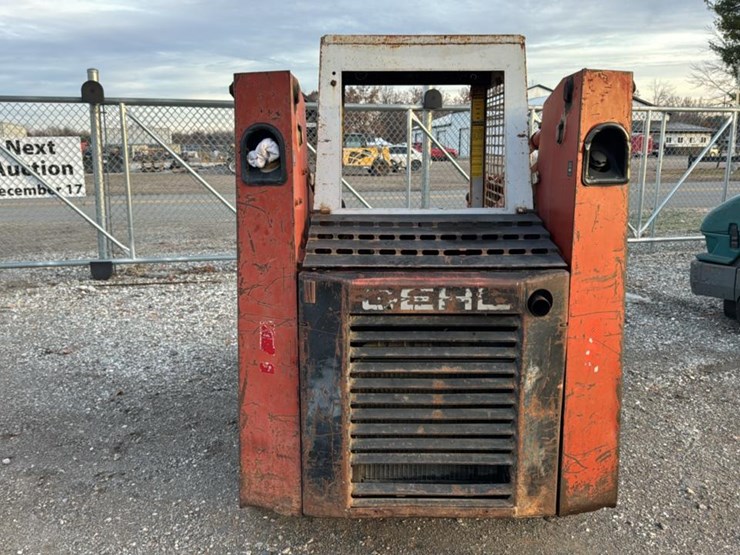 #1155-•-gehl-skid-steer-image-3