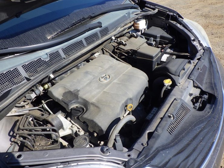2013-toyota-sienna-image-11