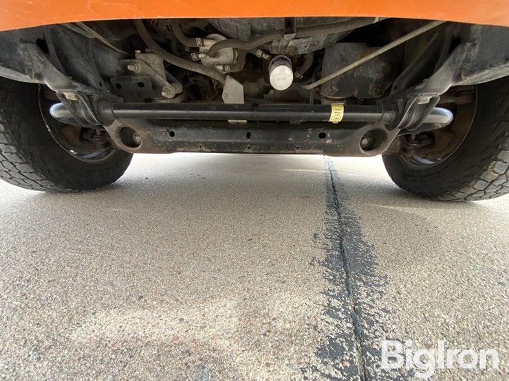 2017-nissan-nv2500-image-15