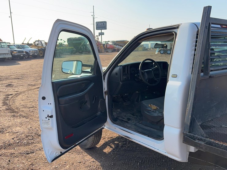 2001-chevrolet-c3500-image-18